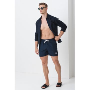 Pantaloni scurti de baie cu snur de ajustare si detaliu logo Pantaloni scurti de baie cu snur de ajustare si detaliu logo